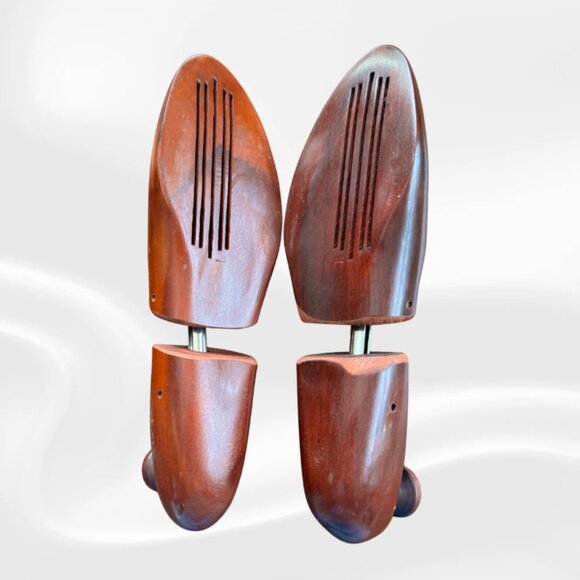 Cedar Shoe Trees with Ventilation – Adjustable Pair - Picture 2 of 2